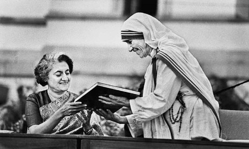 ആ ​ക​വി​ക​ളെ ഖ​ബ​റി​ലെ​ങ്കി​ലും വെ​റു​തെ വി​ടൂ