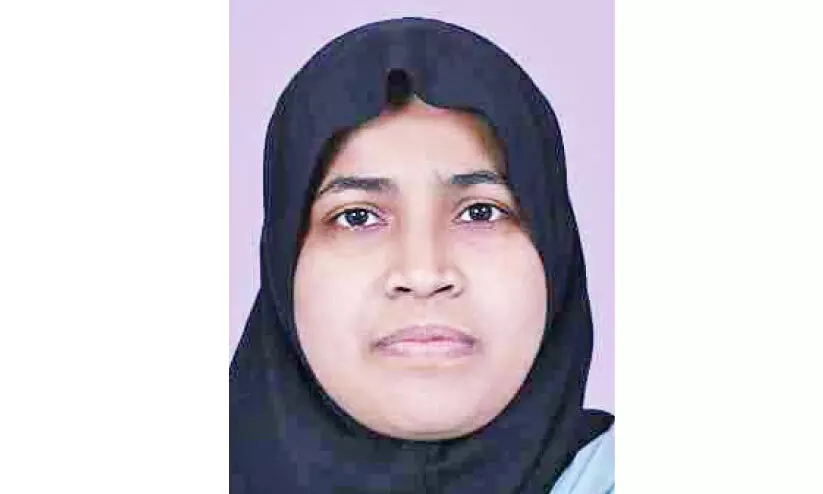 നാലാം തരം വരെ മാത്രം സ്കൂൾ പഠനം; നാടിന് അഭിമാനമായി സഫീനയുടെ ഡോക്ടറേറ്റ് നാലാം തരം വരെ മാത്രം സ്കൂൾ പഠനം; നാടിന് അഭിമാനമായി സഫീനയുടെ ഡോക്ടറേറ്റ്