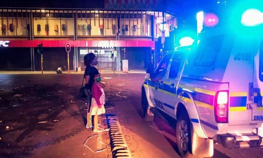 ഒമിക്രോൺ ഭീതിയിൽ നിന്നും കരകയറി ദക്ഷിണാഫ്രിക്ക; നാലാം തരംഗത്തിന്റെ തീവ്രത കുറയുകയാണെന്ന് സർക്കാർ ഒമിക്രോൺ ഭീതിയിൽ നിന്നും കരകയറി ദക്ഷിണാഫ്രിക്ക; നാലാം തരംഗത്തിന്റെ തീവ്രത കുറയുകയാണെന്ന് സർക്കാർ