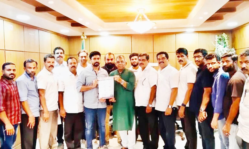 മലപ്പുറം ജില്ല ഒ.െഎ.സി.സി കലണ്ടർ പ്രകാശനം മലപ്പുറം ജില്ല ഒ.െഎ.സി.സി കലണ്ടർ പ്രകാശനം