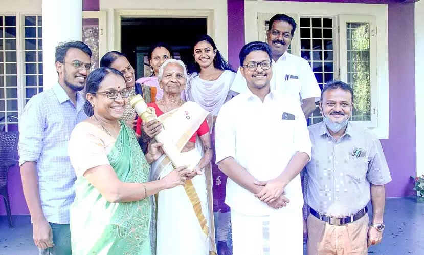 പത്മശ്രീ വീട്ടിലെത്തി; നിറപുഞ്ചിരിയോടെ നോക്കി പങ്കജാക്ഷി