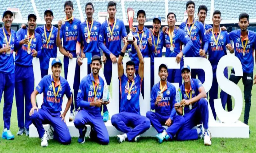 അണ്ടർ 19 ഏഷ്യ കപ്പ് ക്രിക്കറ്റിൽ ഇന്ത്യക്ക് എട്ടാം കിരീടം; ശ്രീലങ്കയെ തകർത്തത് ഒമ്പത് വിക്കറ്റിന്