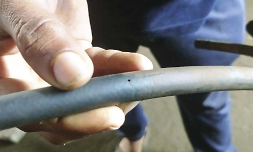 പൈപ്പിൽ ദ്വാരം വീണ് പെട്രോൾ ചോർച്ച: വാഹന ഉടമകൾക്ക് ദുരിതം