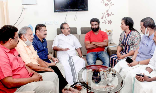 മു​സ്‌​ലിം​ലീ​ഗ് നേതാക്കൾ ഷാ​നി​െൻറ​യും ര​ഞ്ജി​ത്ത് ശ്രീ​നി​വാ​സ​െൻറ​യും വീടുകൾ സന്ദർശിച്ചു