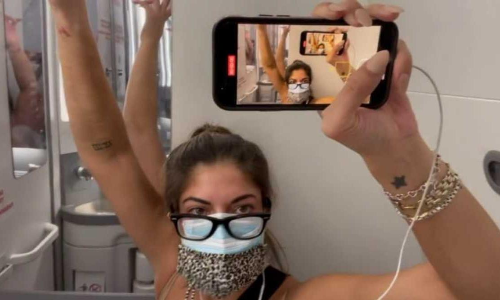 യാത്രമധ്യേ കോവിഡ്; വിമാനത്തിലെ കുളിമുറിയിൽ യു.എസ് വനിതക്ക് മൂന്ന് മണിക്കൂർ ക്വാറന്‍റീൻ