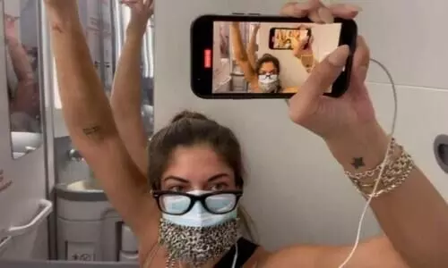 യാത്രമധ്യേ കോവിഡ്; വിമാനത്തിലെ കുളിമുറിയിൽ യു.എസ് വനിതക്ക് മൂന്ന് മണിക്കൂർ ക്വാറന്റീൻ യാത്രമധ്യേ കോവിഡ്; വിമാനത്തിലെ കുളിമുറിയിൽ യു.എസ് വനിതക്ക് മൂന്ന് മണിക്കൂർ ക്വാറന്റീൻ