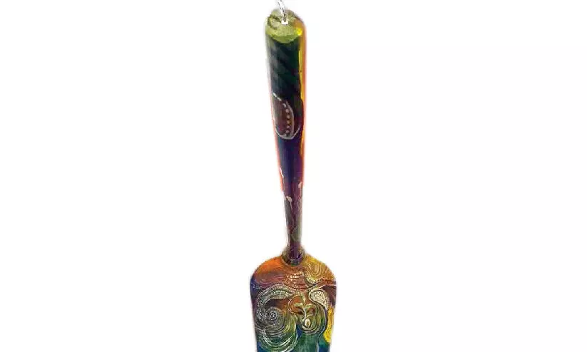 ഇതു നിറഭേദങ്ങളുടെ ചിത്രക്കൈക്കോട്ട് ഇതു നിറഭേദങ്ങളുടെ ചിത്രക്കൈക്കോട്ട്