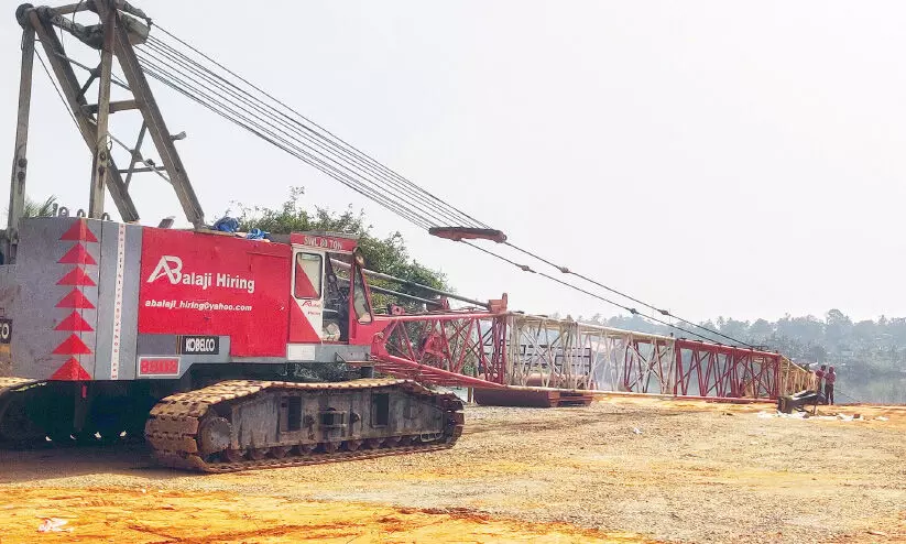 പാലങ്ങളുടെ നാടാകാൻ പാപ്പിനിശ്ശേരി; വളപട്ടണംപുഴ കടക്കാൻ ഇനി മൂന്നു പാലങ്ങൾ പാലങ്ങളുടെ നാടാകാൻ പാപ്പിനിശ്ശേരി; വളപട്ടണംപുഴ കടക്കാൻ ഇനി മൂന്നു പാലങ്ങൾ