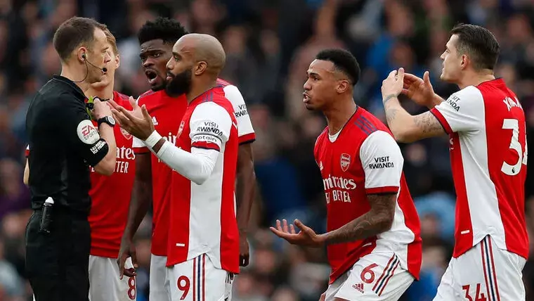 മൂന്നു മിനിറ്റിൽ മൂന്നു പിഴവ്; ആഴ്സനലിന് സിറ്റിക്കെതിരെ 2-1 തോൽവി മൂന്നു മിനിറ്റിൽ മൂന്നു പിഴവ്; ആഴ്സനലിന് സിറ്റിക്കെതിരെ 2-1 തോൽവി