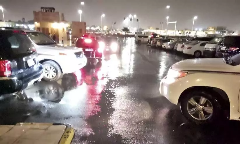 വെ​ള്ളി​യാ​ഴ്ച രാ​ത്രി​യോ​ടെ രാ​ജ്യ​ത്തി​ന്‍റെ വി​വി​ധ ഭാഗങ്ങ​ളി​ൽ ഇ​ടി​മി​ന്ന​ലോ​ടെ മ​ഴ