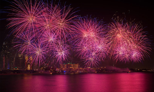 വെ​ൽ​കം 2022; നി​റ​ങ്ങ​ളി​ൽ മു​ങ്ങി   പു​തു​വ​ത്സ​രാ​ഘോ​ഷം