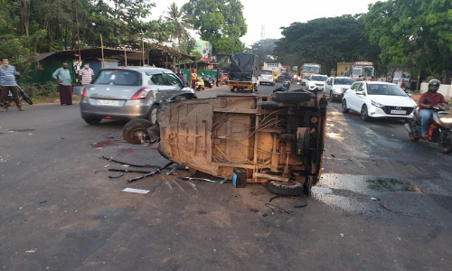 ഓട്ടോയും ലോറിയും കൂട്ടിയിടിച്ച്​ രണ്ടുയുവാക്കൾ മരിച്ചു