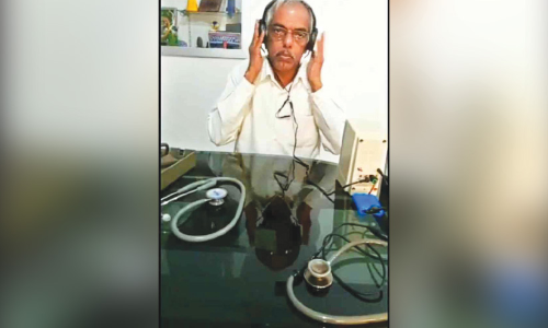 ചൂലിനുശേഷം ഇലക്​ട്രോ സ്റ്റെതസ്കോപുമായി ഷാജഹാൻ