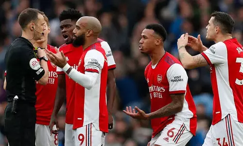 മൂ​ന്നു മി​നി​റ്റി​ൽ മൂ​ന്നു പി​ഴ​വ്​​; ആ​ഴ്​​സ​ന​ലി​ന്​ സി​റ്റി​ക്കെ​തി​രെ 2-1 തോ​ൽ​വി