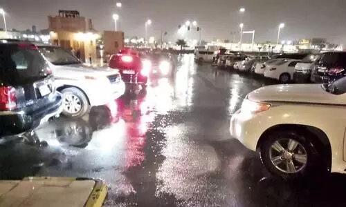 വെ​ള്ളി​യാ​ഴ്ച രാ​ത്രി​യോ​ടെ രാ​ജ്യ​ത്തി​ന്‍റെ വി​വി​ധ ഭാഗങ്ങ​ളി​ൽ ഇ​ടി​മി​ന്ന​ലോ​ടെ മ​ഴ