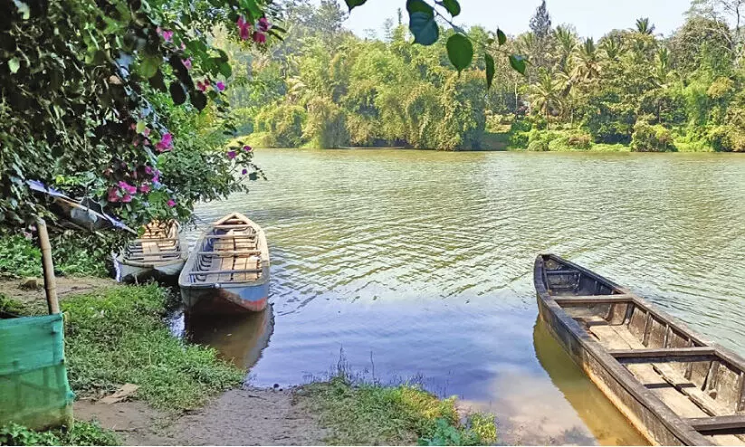 തോണി സർവിസ്​ നിലച്ചിട്ട്​ എട്ടുമാസം; കബനിയിലെ കടത്തുകാർ പ്രതിസന്ധിയിൽ