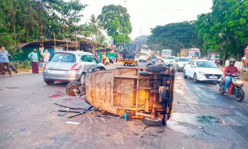 ഇത് മരണം മാടിവിളിക്കുന്ന ദേശീയപാത ഇത് മരണം മാടിവിളിക്കുന്ന ദേശീയപാത