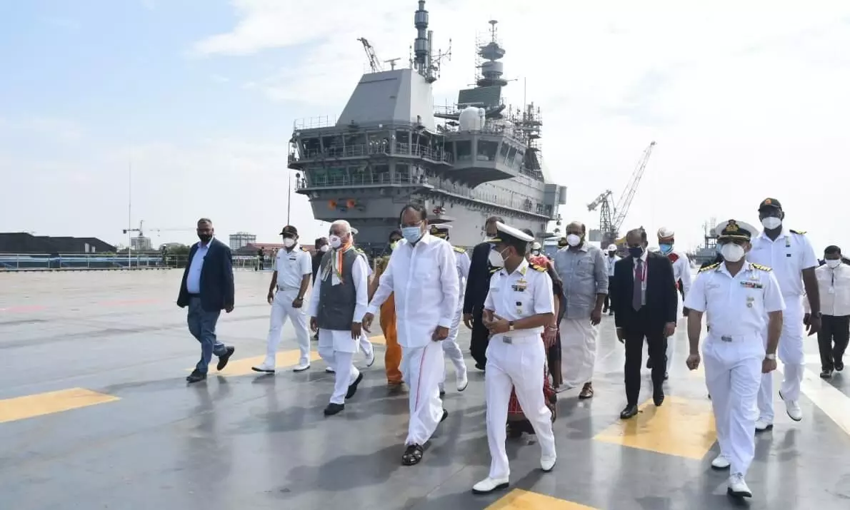 തദ്ദേശീയ വിമാനവാഹിനി വിക്രാന്ത് സന്ദർശിച്ച്​ ഉപരാഷ്ട്രപതി