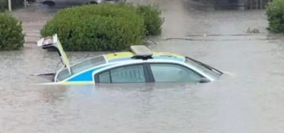 കുവൈത്തിൽ വെള്ളപ്പൊക്കം: നിരവധി വാഹനങ്ങൾ മുങ്ങി കുവൈത്തിൽ വെള്ളപ്പൊക്കം: നിരവധി വാഹനങ്ങൾ മുങ്ങി