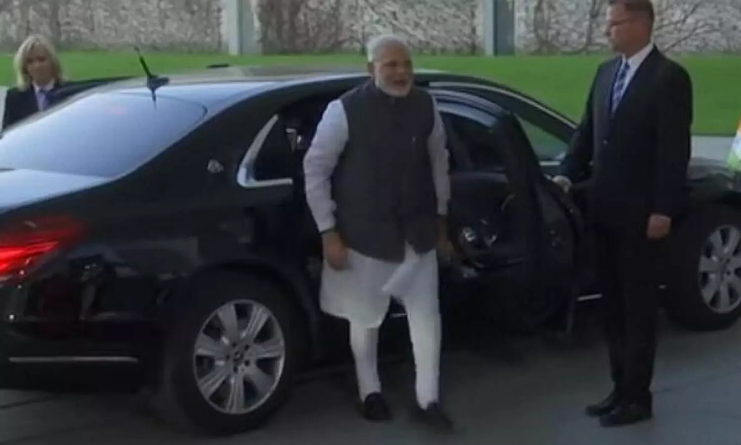 12 കോ​ടിയുടെ കാർ ഉപയോഗിക്കുന്ന മോദി ഫ​ക്കീ​ർ എ​ന്ന്​ സ്വ​യം വിശേഷിപ്പിക്കരുതെന്ന്​ സ​ഞ്ജ​യ്​ റാ​വ​ത്ത്