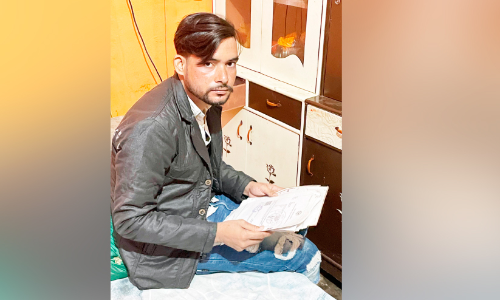 പ​ട്ടാ​ള​ത്തി​ൽ ചേ​രാ​ൻ കൊ​തി​ച്ച ഉവൈസ്​ പാ​ട്ടപെ​റു​ക്കി ജീ​വി​ക്കു​േ​മ്പാ​ൾ