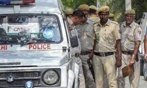 മയക്കുമരുന്ന് കേസിലെ പ്രതിയെ പിടികൂടാനെത്തിയ പൊലീസുകാർക്കു നേരെ ഗുണ്ട ആക്രമണം