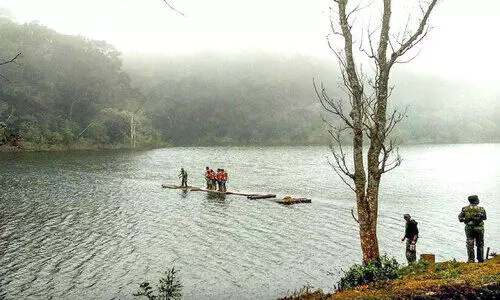 മഞ്ഞി‍‍ന്‍റെ കുളിരിൽ മനംനിറഞ്ഞ് തേക്കടിയിൽ സഞ്ചാരികൾ