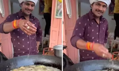 Jaipur street food vendor dips his hand in boiling hot oil viral video