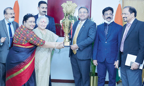 കല (ആർട്ട്​) കു​വൈ​ത്ത് ചിത്രരചന​ വി​ജ​യി​ക​ൾ​ക്ക്​ സ​മ്മാ​നം ന​ൽ​കി