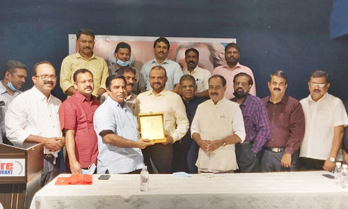 ജി​വ​കാ​രു​ണ്യ​പ്ര​വ​ർ​ത്ത​ക​ൻ ബാ​ബു ന​ഹ്ദി​യെ ഒ.​ഐ.​സി.​സി ആ​ദ​രി​ച്ചു