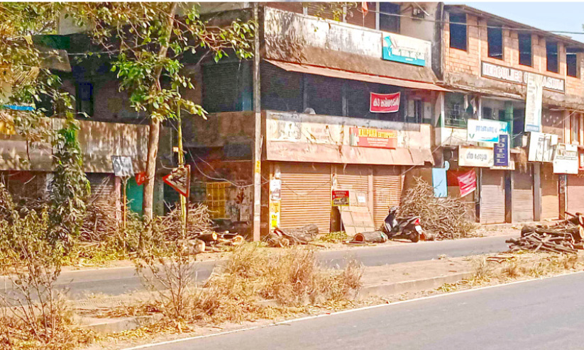 ദേശീയപാത വികസനം; കെട്ടിടങ്ങൾ ഒഴിപ്പിക്കൽ പൂർത്തിയായി ദേശീയപാത വികസനം; കെട്ടിടങ്ങൾ ഒഴിപ്പിക്കൽ പൂർത്തിയായി