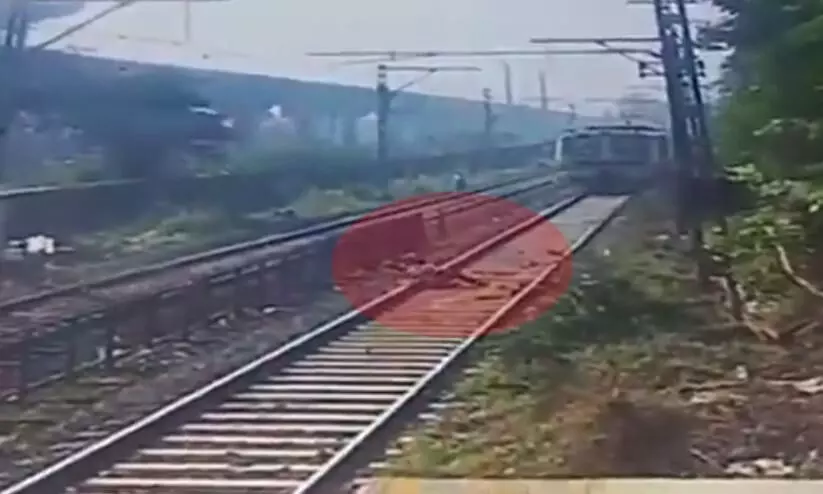 Man escapes death by seconds after train driver pulls emergency brakes at Mumbai