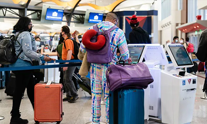 ഒമിക്രോണും കൊടുങ്കാറ്റും; യു.എസിൽ മുടങ്ങിയത് 6000 വിമാന സർവിസുകൾ ഒമിക്രോണും കൊടുങ്കാറ്റും; യു.എസിൽ മുടങ്ങിയത് 6000 വിമാന സർവിസുകൾ