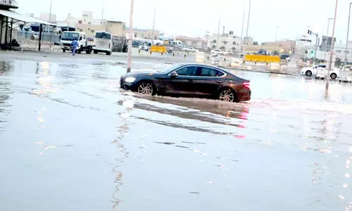 ദു​രി​തം വി​ത​ച്ച്​ മ​ഴ​യും വെ​ള്ള​ക്കെ​ട്ടും