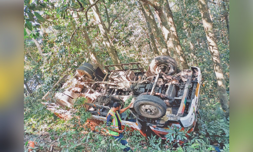 അപകട പാതയായി ചുരം; ഗതാഗതക്കുരുക്കും