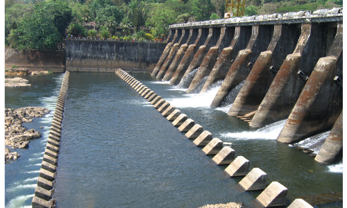 സഞ്ചാരികൾക്ക്​ ദൃശ്യവിരുന്നൊരുക്കി പഴശ്ശി ജലസംഭരണി