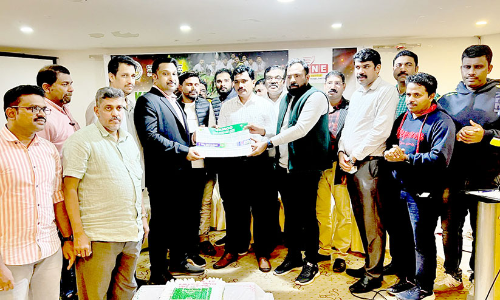 മ​ല​പ്പു​റം കെ.​എം.​സി.​സി ക​ല​ണ്ട​ർ പ്ര​കാ​ശ​നം ചെ​യ്തു