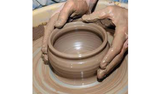 മൺപാത്രനിർമാണം: സർക്കാറുകൾ അവഗണിച്ച പരമ്പരാഗത മേഖല മൺപാത്രനിർമാണം: സർക്കാറുകൾ അവഗണിച്ച പരമ്പരാഗത മേഖല