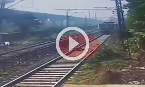 ആത്മഹത്യചെയ്യാൻ റെയിൽ പാളത്തിൽ കിടന്ന്​ യുവാവ്​; രക്ഷകരായത്​ ഇവർ...