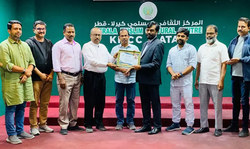 നാട്ടിലേക്ക് പോകുന്നവർക്ക് യാത്രയയപ്പ് നൽകി നാട്ടിലേക്ക് പോകുന്നവർക്ക് യാത്രയയപ്പ് നൽകി