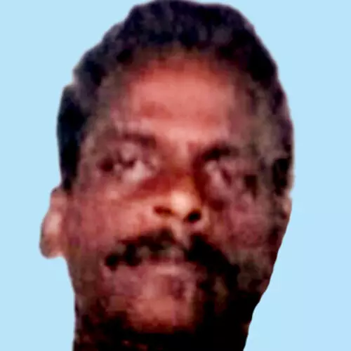 വാ​ൻ ബ​സ്​​സ്​​റ്റോ​പ്പി​ലേ​ക്ക് ഇ​ടി​ച്ചു​ക​യ​റി ത​മി​ഴ്നാ​ട്ടു​കാ​ര​ൻ മ​രി​ച്ചു