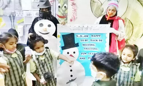 ക്ലാ​സു​ക​ൾ തു​ട​ങ്ങി; കൂ​ടു​ത​ൽ സ്കൂ​ളു​ക​ൾ ഓ​ൺ​ലൈ​നാ​കു​ന്നു