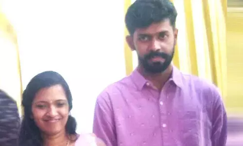 താമസരേഖയില്ലാത്തതിനാൽ യാത്രാതടസ്സം: വരൻ നാട്ടിലെത്തിയത് മനസ്സമ്മതത്തിന്റെ നേരത്ത് താമസരേഖയില്ലാത്തതിനാൽ യാത്രാതടസ്സം: വരൻ നാട്ടിലെത്തിയത് മനസ്സമ്മതത്തിന്റെ നേരത്ത്