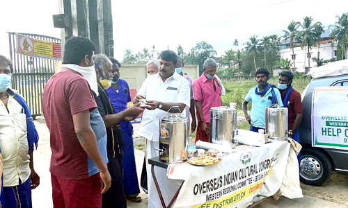ശ​ബ​രി​മ​ല തീ​ർ​ഥാ​ട​ക​ർ​ക്ക് ജി​ദ്ദ ഒ.​ഐ.​സി.​സി ന​ൽ​കു​ന്ന സ​ഹാ​യം മാ​തൃ​കാപ​രം