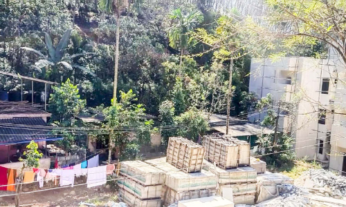 പ്ലാച്ചേരിയിലെ ഫ്ലാറ്റിനായി കുടുംബങ്ങളെ ഒഴിപ്പിക്കാൻ നോട്ടീസ്