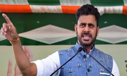 വീണ്ടും ക്രിക്കറ്റ്​ ക്രീസിലിറങ്ങി പ​ശ്ചി​മ ബം​ഗാ​ൾ കായികമന്ത്രി