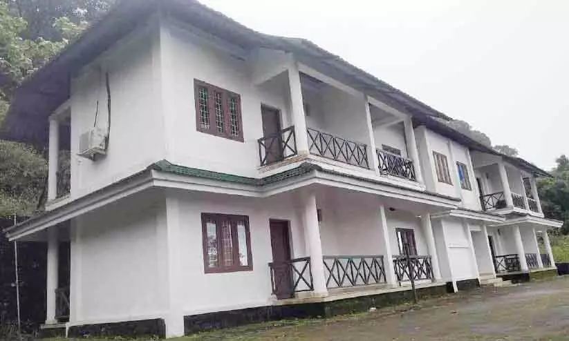 പൈതൽ റിസോർട്ട് നശിക്കുന്നു; സർക്കാറിന് ലക്ഷങ്ങൾ നഷ്ടം പൈതൽ റിസോർട്ട് നശിക്കുന്നു; സർക്കാറിന് ലക്ഷങ്ങൾ നഷ്ടം