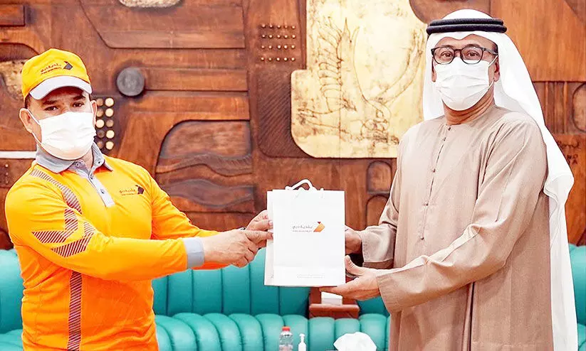 കുഞ്ഞുപ്രാവിന് കുഞ്ഞുസഹായം; രാഹുലിന് മുനിസിപ്പാലിറ്റിയുടെ ആദരം കുഞ്ഞുപ്രാവിന് കുഞ്ഞുസഹായം; രാഹുലിന് മുനിസിപ്പാലിറ്റിയുടെ ആദരം