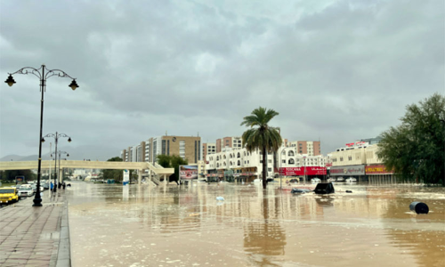 റൂ​വി, ഗൂ​ബ്ര, ഖു​റം ഭാ​ഗ​ങ്ങ​ളി​ൽ ശ​ക്ത​മാ​യ മ​ഴ; ജ​നം വ​ല​ഞ്ഞു