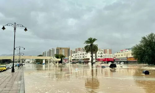റൂ​വി, ഗൂ​ബ്ര, ഖു​റം ഭാ​ഗ​ങ്ങ​ളി​ൽ ശ​ക്ത​മാ​യ മ​ഴ; ജ​നം വ​ല​ഞ്ഞു